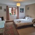 Sunnyside Apartment *